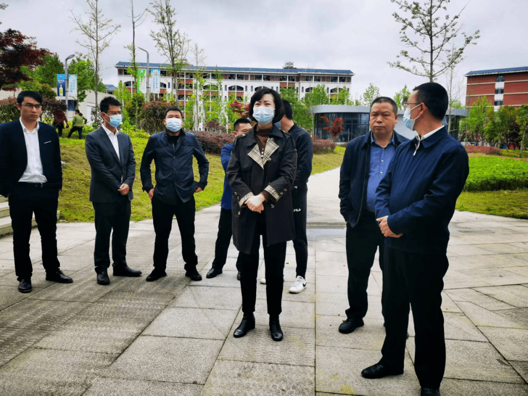 何家琴調(diào)研集中隔離點(diǎn)疫情防控和方艙醫(yī)院建設(shè)工作