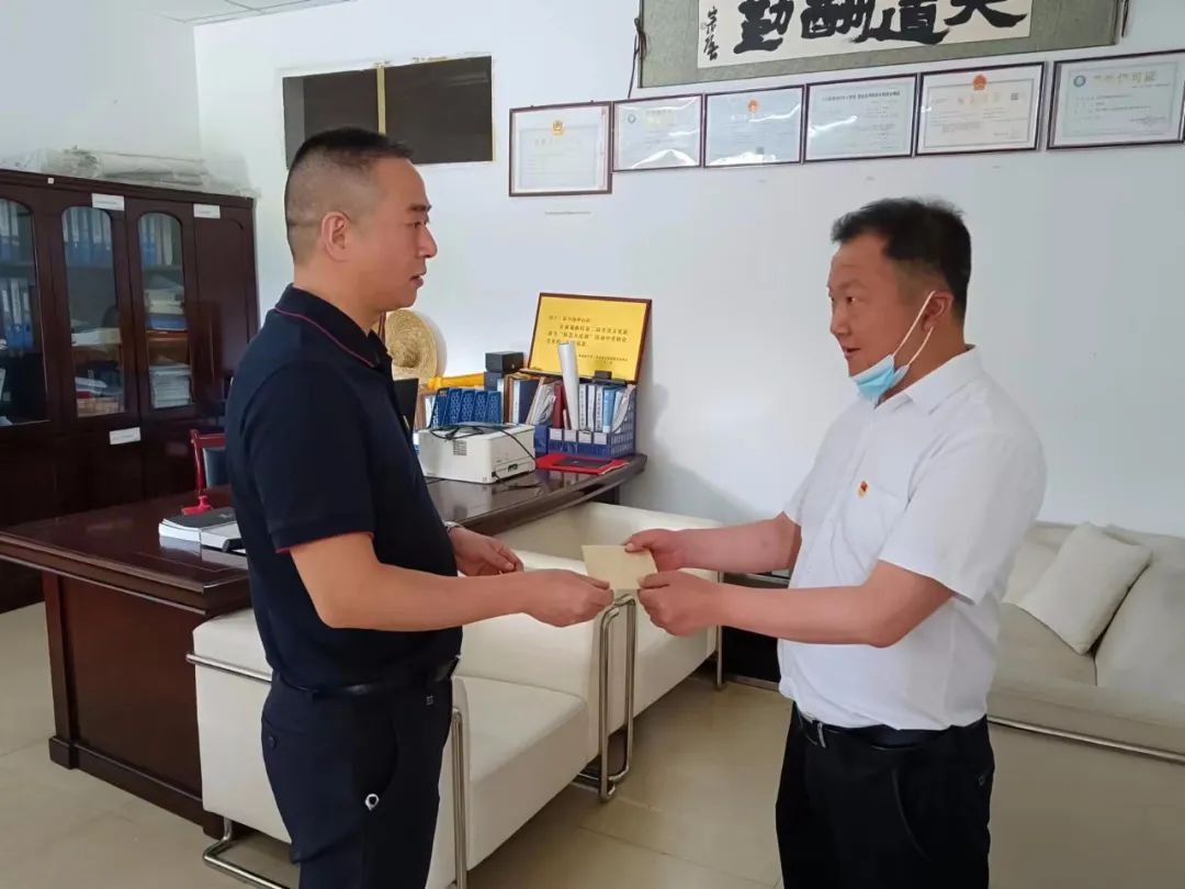 組織關(guān)懷暖人心|鄒朋飛“七一”走訪慰問(wèn)生活困難黨員